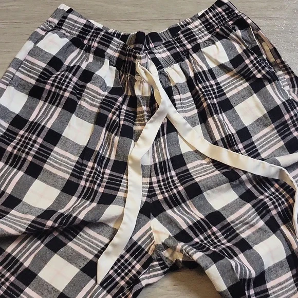 Victoria's Secret Black and White And Pink Plaid Pants - Picture 3 of 5
